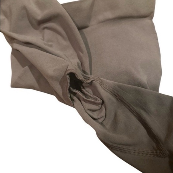 Skims - Picture 2 of 4